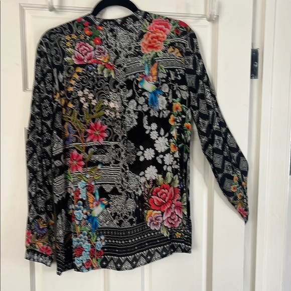 Silk Floral Black Blouse NWT - Picture 3 of 6